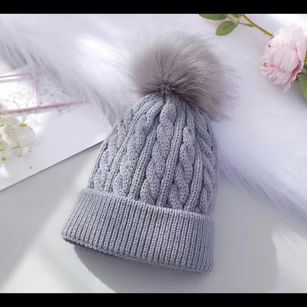 Pom pom children’s knitted beanie
